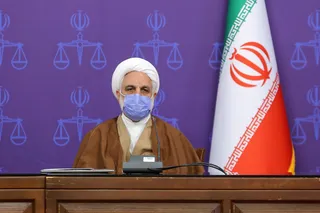 مسئولان و دولتمردان وظیفه دارند در شب عید با رفع دغدغه‌های جامعه، دسترسی مردم به کالاهای مورد نظرشان را تسهیل کنند/ نباید وضعیت به گونه ای باشد که دلالان عرصه را برای مردم، تولیدکنندگان و توزیع کنندگان تنگ کنند