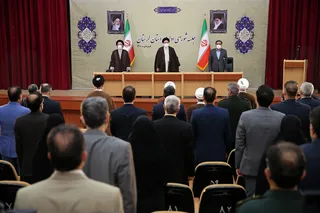 اگر راه اندازی کارخانه‌ها برای بانک‌ها صرفه اقتصادی ندارد، آنها باید نسبت به واگذاری واحدهای تولیدی که در تملک خود دارند، اقدام کنند
