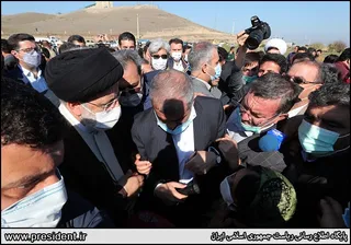 تصاویرحضور آیت‌الله رئیسی در جمع صمیمی مردم روستای فتحعلی پارس‌آباد