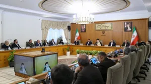 تأکید رئیس جمهور بر فراهم کردن بستر افزایش نشاط اجتماعی/ ضرورت تکریم و بهره‌مندی از ظرفیت اساتید و چهره‌های علمی پیشکسوت در دانشگاه‌ها/ گزارش وزرا از نوسازی ناوگان حمل و نقل و رشد 47 درصدی ایران در حوزه ارتباطات و فناوری اطلاعات