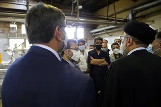 بازدید حجت‌الاسلام والمسلمین رئیسی از کارخانه صنایع غذایی کیوان