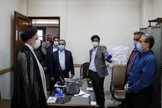 تاکید آیت‌الله رئیسی بر لزوم تقویت نظام حکمیت برای مسائل خانواده/ لزوم احیای نقش قاضی مشاور زن در مجتمع‌های قضایی/ وقتی یک زن برای مهریه یا نفقه یا مساله حضانت به دستگاه قضایی پناه می‌آورد، باید از او رفع ظلم شود
