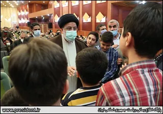 تصاویردیدار رئیس جمهور با نخبگان ، علماء ، خانواده شهدا ، ایثارگران و جمعی از اقشار مختلف مردم