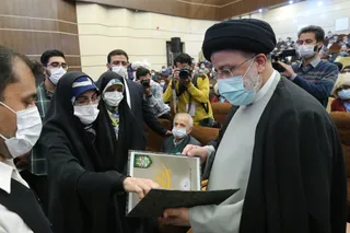 تصاویر دیدار رئیس جمهور با نخبگان ، علماء ، خانواده شهدا ، ایثارگران و جمعی از اقشار مختلف مردم