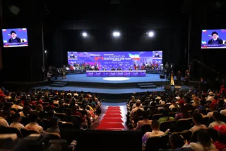 تصاویر حضور روسای جمهور ایران و ونزوئلا در اجتماع دانشجویان و جوانان ونزوئلایی