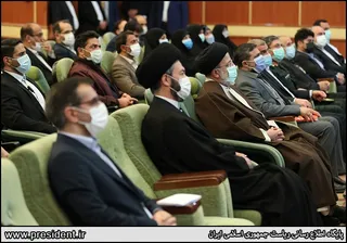 تصاویردیدار رئیس جمهور با نخبگان ، علماء ، خانواده شهدا ، ایثارگران و جمعی از اقشار مختلف مردم