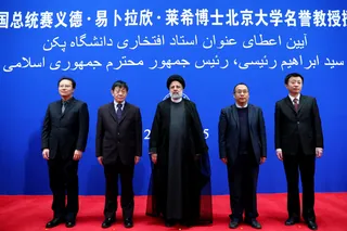 تصاویر اعطای عنوان «استاد افتخاری» دانشگاه پکن به دکتر رئیسی و سخنرانی در جمع اساتید و دانشجویان