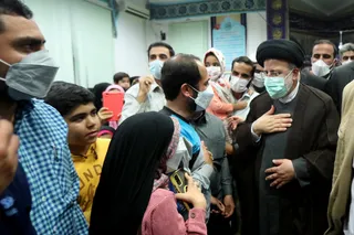 تصاویر اقامه نماز و سخنرانی در جمع نمازگزاران مسجد شهرک امام علی (ع) بندرعباس