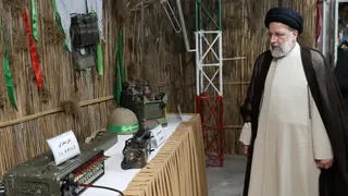 تصاویر حضور در محل یادبود «ستاد فرماندهی قرارگاه مرکزی کربلا» در دوران دفاع مقدس