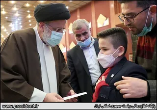 تصاویردیدار رئیس جمهور با نخبگان ، علماء ، خانواده شهدا ، ایثارگران و جمعی از اقشار مختلف مردم