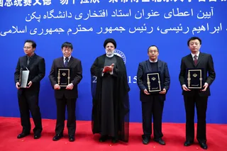 تصاویر اعطای عنوان «استاد افتخاری» دانشگاه پکن به دکتر رئیسی و سخنرانی در جمع اساتید و دانشجویان