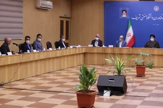 تصاویر نشست رئیس جمهور با اساتید و فناوران دانشگاه صنعتی شریف
