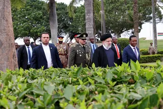 تصاویر دکتر رئیسی «نایروبی» را به مقصد «کامپالا» ترک کرد