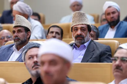 تصاویر نشست علما و نخبگان اهل سنت سراسر کشور با رئیس جمهور