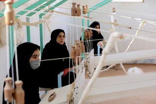تصاویر بازدید از کارگاه های توانمندسازی زنان سرپرست خانوار و دیدار با گروه های جهادی