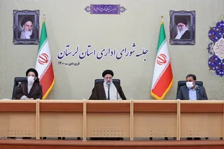 اگر راه اندازی کارخانه‌ها برای بانک‌ها صرفه اقتصادی ندارد، آنها باید نسبت به واگذاری واحدهای تولیدی که در تملک خود دارند، اقدام کنند
