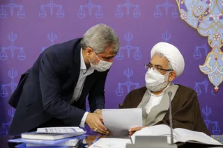 دستور رئیس دستگاه قضا به دادستان برای رسیدگی به علت صدور مجوز صادرات به افراد فاقد صلاحیت/ گره زدن تصمیم گیری‌ها به انتخابات آمریکا آدرس غلط دادن به ملت است