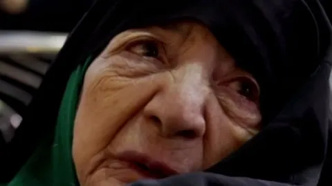 مادر محترم رئیس جمهور شهید