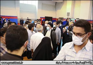 بازدید سرزده رییس جمهور از بخش کرونای بیمارستان امام خمینی و یکی از مراکز تزریق واکسن کرونا