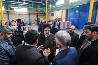 تصاویر جشن احیا ۷۶ واحد صنعتی در استان یزد و بازدید از کارخانه احیا شده رادیاتورسازی