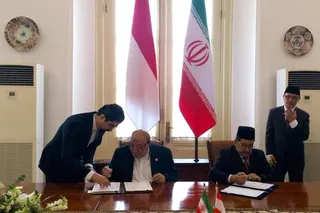 تصاویر  امضای اسناد همکاری بین ایران و اندونزی توسط وزرای دو کشور