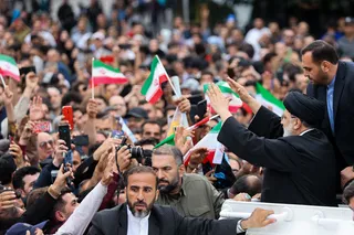 تصاویر استقبال مردمی از رئیس جمهور در مسیر ارگ تبریز