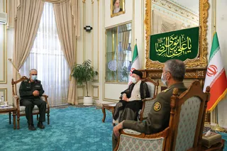 دیدار رئیس ستاد کل نیروهای مسلح به همراه جمعی از فرماندهان ارشد نظامی با رئیسی به مناسبت پیروزی در انتخابات ریاست جمهوری 1400