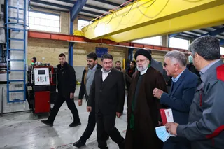 تصاویر جشن احیا ۷۶ واحد صنعتی در استان یزد و بازدید از کارخانه احیا شده رادیاتورسازی
