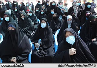 تصاویر سخنرانی در جمع مردم دلوار در خانه-موزه رئیسعلی دلواری