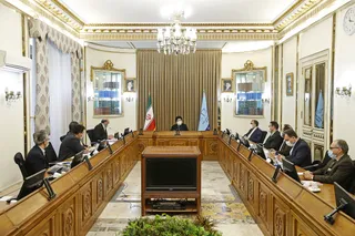 نباید دسترسی به وکیل آنچنان سخت باشد که تا به فردی پیشنهاد وکیل شد، بگوید توان هزینه کردن برای گرفتن وکیل را ندارم