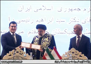 تصاویر اعطای مدرک دکترای افتخاری به رئیس جمهور و سخنرانی در دانشگاه ملی تاجیکستان