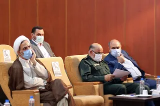 اگر راه اندازی کارخانه‌ها برای بانک‌ها صرفه اقتصادی ندارد، آنها باید نسبت به واگذاری واحدهای تولیدی که در تملک خود دارند، اقدام کنند