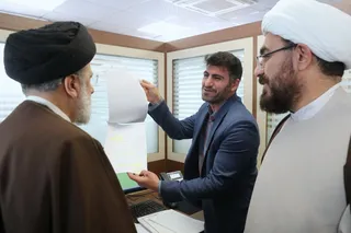 تصاویر حضور در مرکز ارتباطات مردمی ریاست جمهوری
