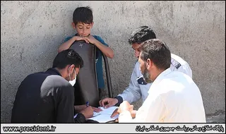 تصاویر بازدید هوایی رئیس جمهور از منطقه دشت آزادگان و هورالعظیم و حضور در میان مردم روستاهای اطراف هویزه