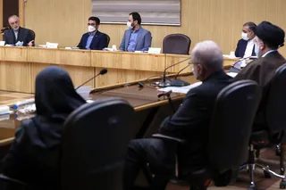 تصاویر نشست رئیس جمهور با اساتید و فناوران دانشگاه صنعتی شریف