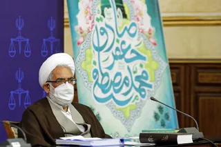 دستور رئیس دستگاه قضا به دادستان برای رسیدگی به علت صدور مجوز صادرات به افراد فاقد صلاحیت/ گره زدن تصمیم گیری‌ها به انتخابات آمریکا آدرس غلط دادن به ملت است