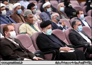 تصاویر دیدار رئیس جمهور با نخبگان ، علماء ، خانواده شهدا ، ایثارگران و جمعی از اقشار مختلف مردم کهکیلویه وبویراحمد