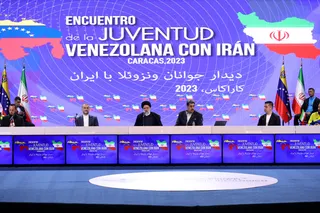 تصاویر حضور روسای جمهور ایران و ونزوئلا در اجتماع دانشجویان و جوانان ونزوئلایی