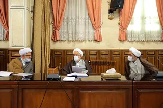 اگر آنقدر که جلسه گذاشتند تا چگونه از غرب کمک بگیرند، برای رونق تولید جلسه می‌گذاشتند، گره‌های بزرگی در کشور باز شده بود