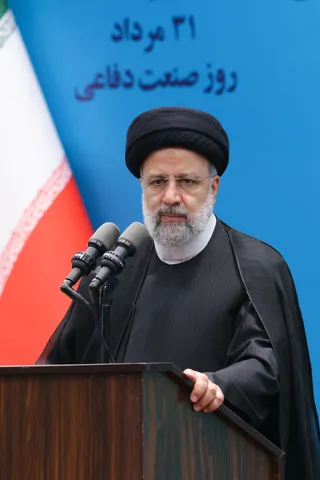 تصاویر دیدار با مدیران ارشد،نخبگان و کارکنان وزارت دفاع و پشتیبانی نیروهای مسلح