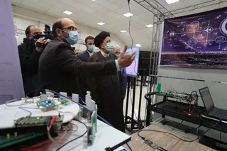 تصاویر بازدید رئیس جمهور از نمایشگاه دستاوردهای فناورانه دانشگاه صنعتی شریف
