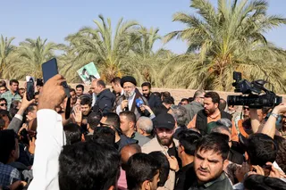 تصاویر استقبال مردمی از دکتر رئیسی در بدو ورود به بم