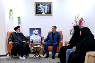 تصاویر حضور رئیس جمهور در منزل شهید امنیت آرمان علی وردی