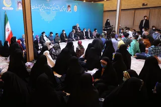 تصاویر افطار رئیس جمهور در نخستین روز از ماه مبارک رمضان همراه با ایتام