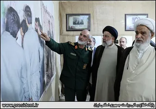 تصاویر حضور در محل یادبود «ستاد فرماندهی قرارگاه مرکزی کربلا» در دوران دفاع مقدس