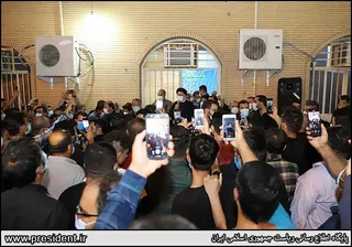 حضور سرزده رئیس جمهور در محله منبع آب اهواز
