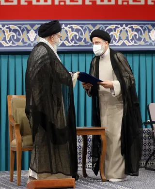 تصاویر مراسم تنفیذ حکم سیزدهمین دوره ریاست جمهوری اسلامی ایران‌