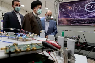 تصاویر بازدید رئیس جمهور از نمایشگاه دستاوردهای فناورانه دانشگاه صنعتی شریف