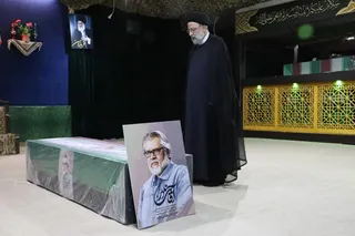 تصاویر حضور رئیس جمهور بر پیکر مرحوم نادر طالب زاده در معراج شهدا