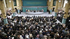 دیدار مسئولان نظام و مهمانان کنفرانس وحدت با رهبر انقلاب